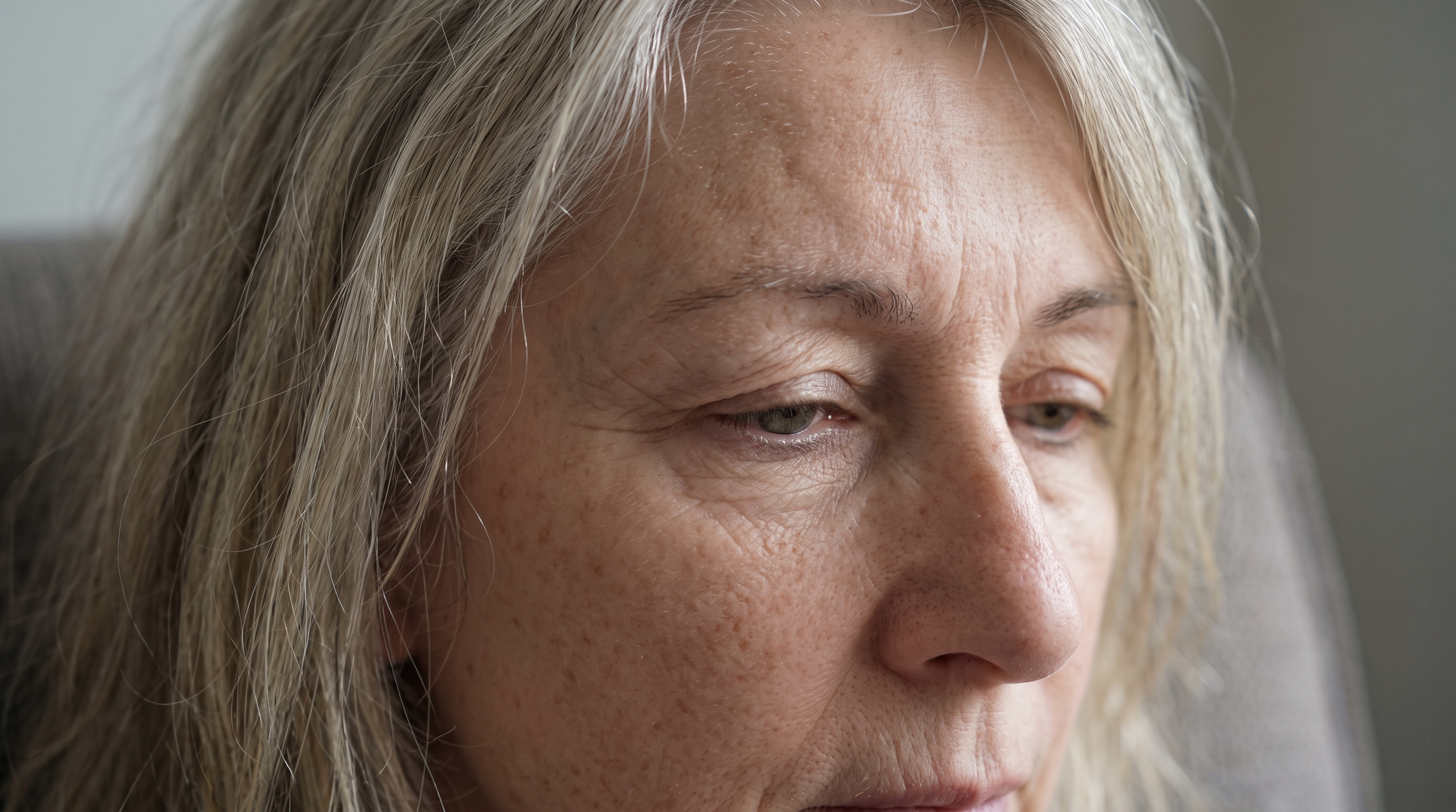 Best Eye Cream for Hooded Eyes: What a Cream Can Actually Change