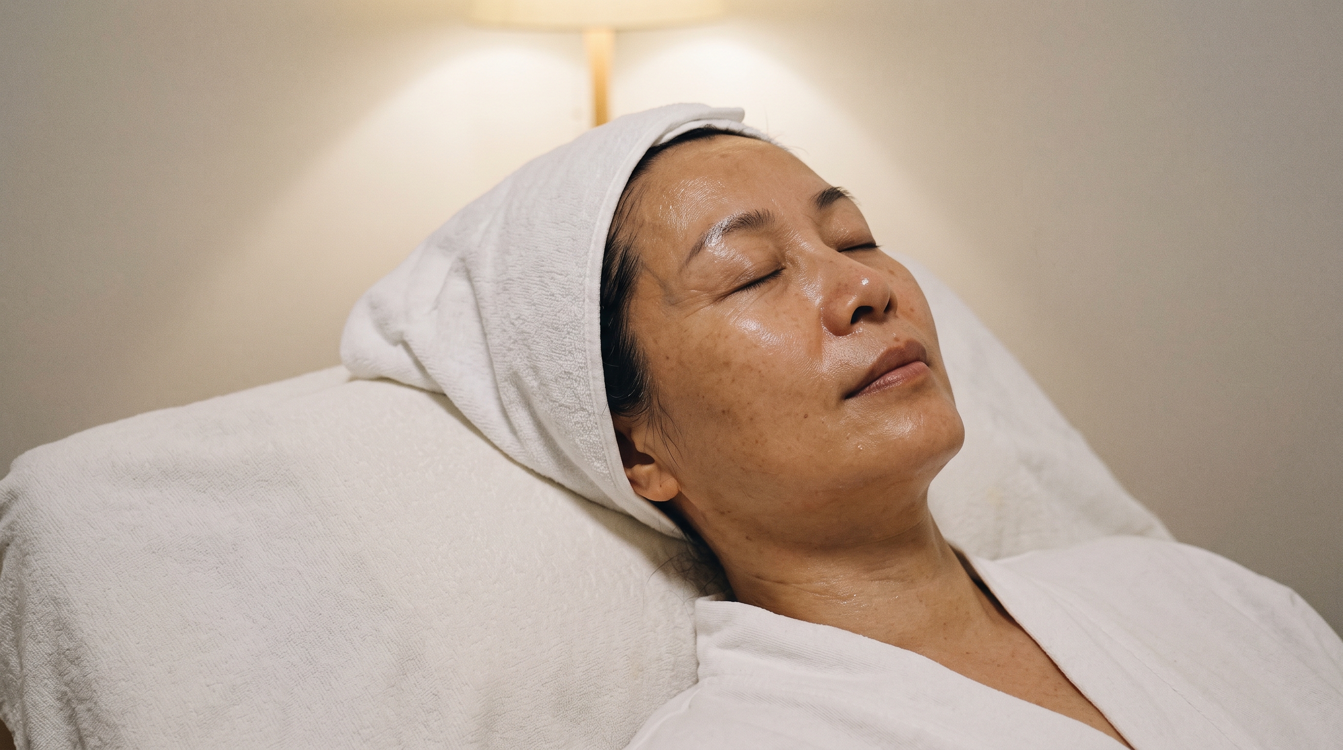 Oxygen Facial: What Pressurized Oxygen Actually Does to Your Skin