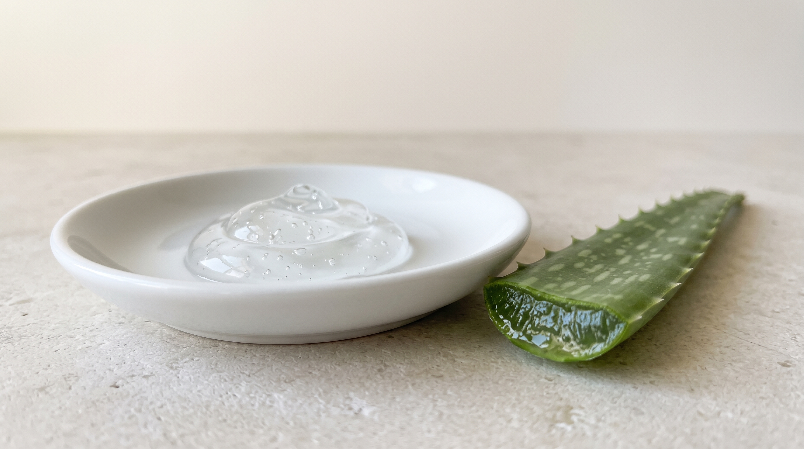 Retinol Gel: Who It Suits, What the Base Changes, and How to Use It