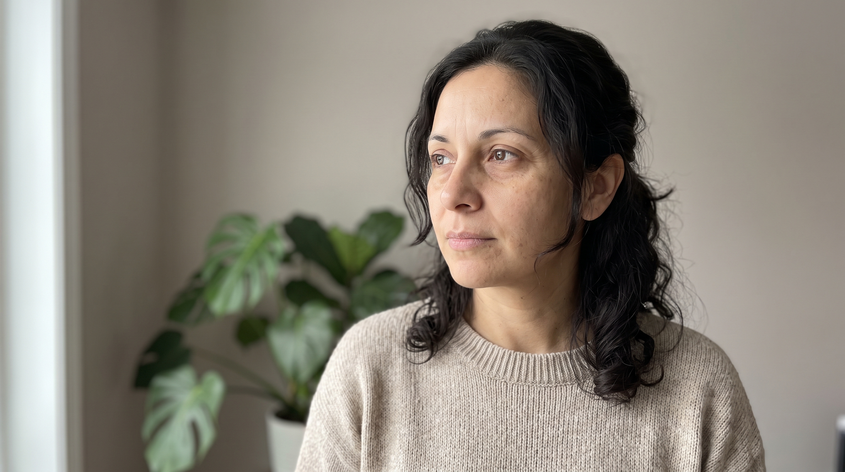 Vitamin C Eye Cream: What It Can and Cannot Do for Dark Circles